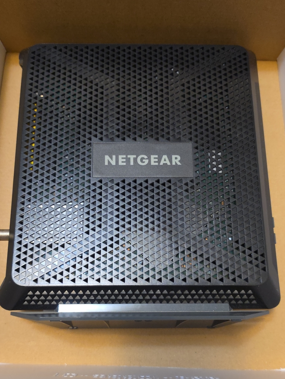NETGEAR AC1900 Cable Modem-Router